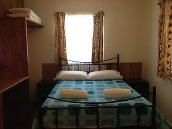Palms Caravan Park Χέρβεϊ Μπέι
