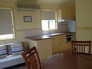 Palms Caravan Park Χέρβεϊ Μπέι