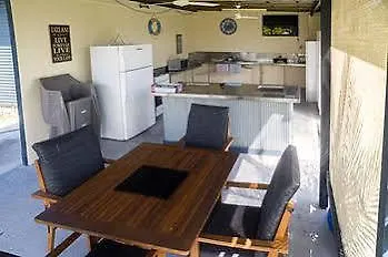 Palms Caravan Park Χέρβεϊ Μπέι