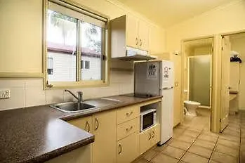 Palms Caravan Park Χέρβεϊ Μπέι